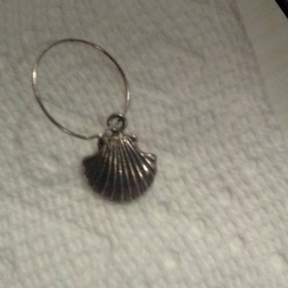 Silver shell charm
